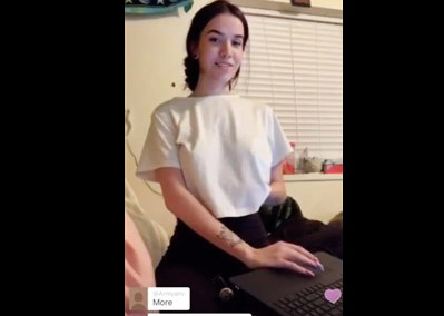 Young brunette shows her big tits on Periscope <!-- width=