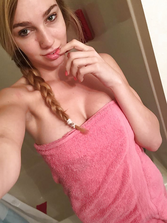 Busty girl Kendra Sunderland selfshot