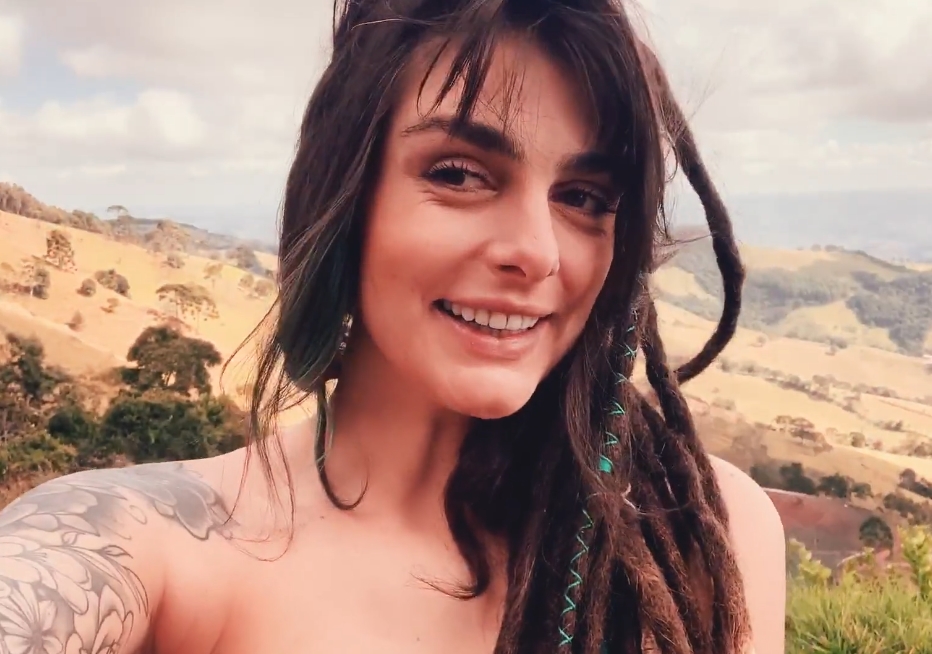Hippie girl Dread Hot anal masturbates with vibrator in nature <!-- width=