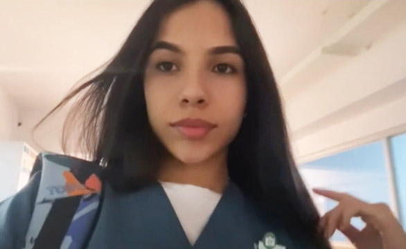 Alexa Joes rubs her pussy in a hospital toilet