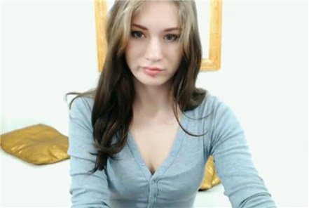 Polish camgirl masturbates on live cam <!-- width=