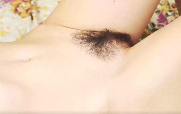 Reddit girl cy6ergirl show her hairy pussy