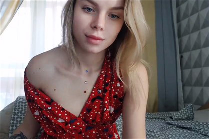 Blonde girl Vanesa masturbates with lovense toy