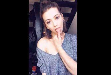 Reddit girl keatonloveland shows her tiny tits