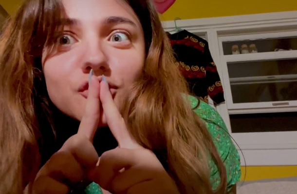 Brunette IsabellaXLove plays with wet pussy <!-- width=
