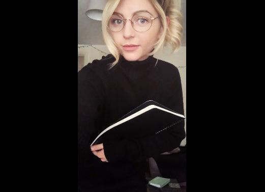 Reddit blonde Lillieinlove shows little transformation <!-- width=