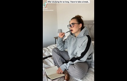 Brunette shows her magical remote control on TikTok <!-- width=