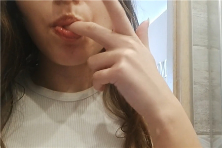 She eating her cum