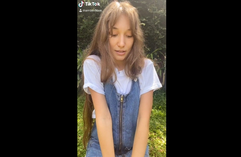 Reddit brunette amber1ove shows nude trick on TikTok