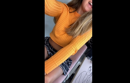 Blonde selfshot fingers pussy