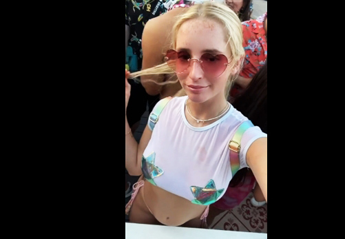 Onlyfans blonde Madisonmoores teases on summer festival