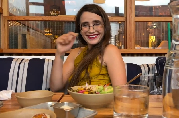 Onlyfans girl LillyVig at lunch