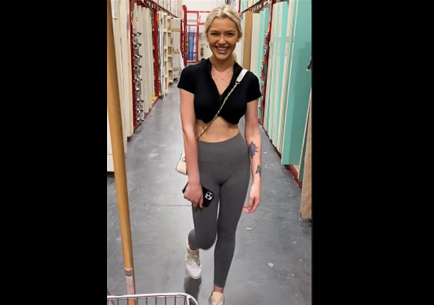 Risky flashing tits in a shopping store