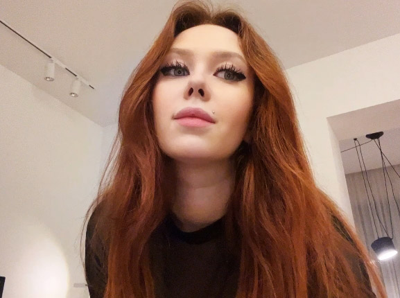 Onlyfans girl Adared shows her big boobs