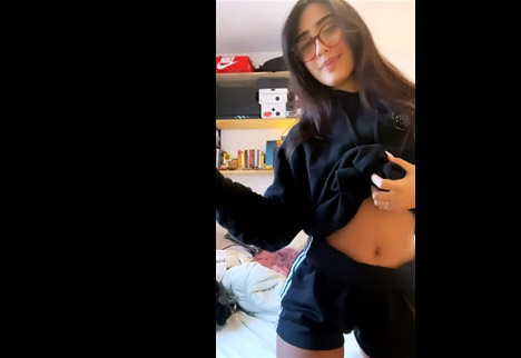 Onlyfans girl Ivy.clark and her TikTok on-off trick <!-- width=