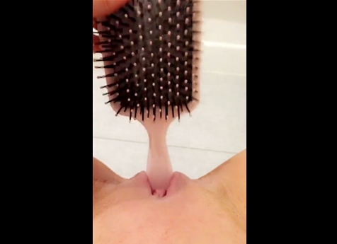 Teen fucks her tiny pussy with hairbrush