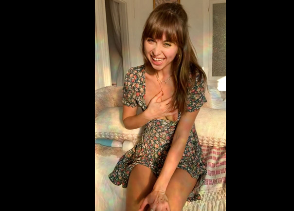 Riley Reid and her quick masturbation with orgasm