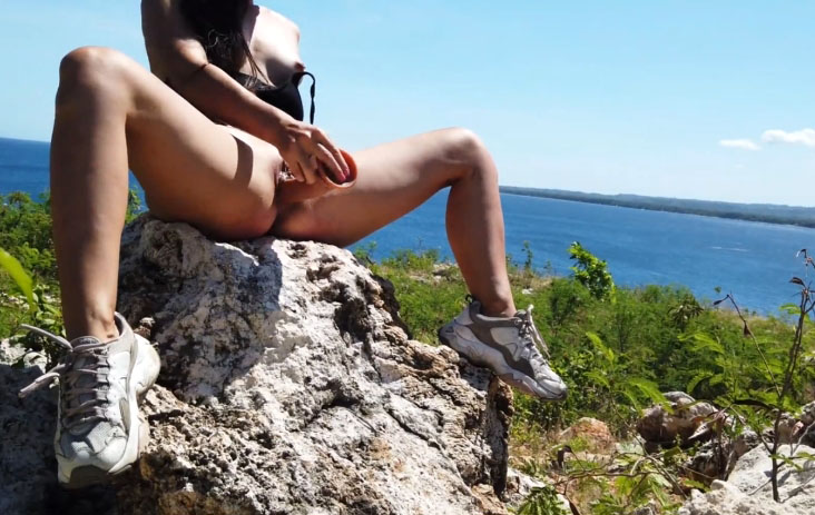 Girl likes to masturbate outside