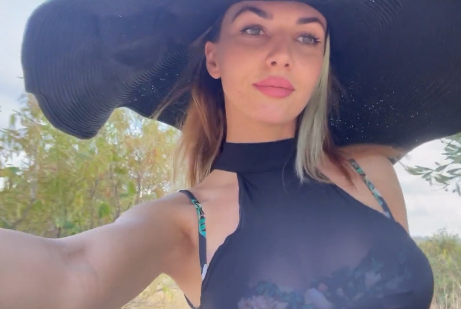 Busty blonde Vanessa_Carla fucks with a dildo outside until she squirts <!-- width=