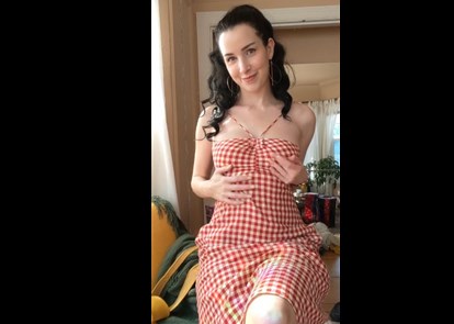 Reddit girl AellaGirl teasing in a summer dress