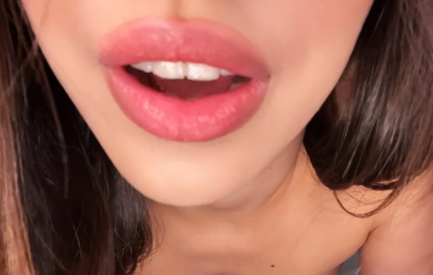 Julie Oliver anal masturbates with dildo